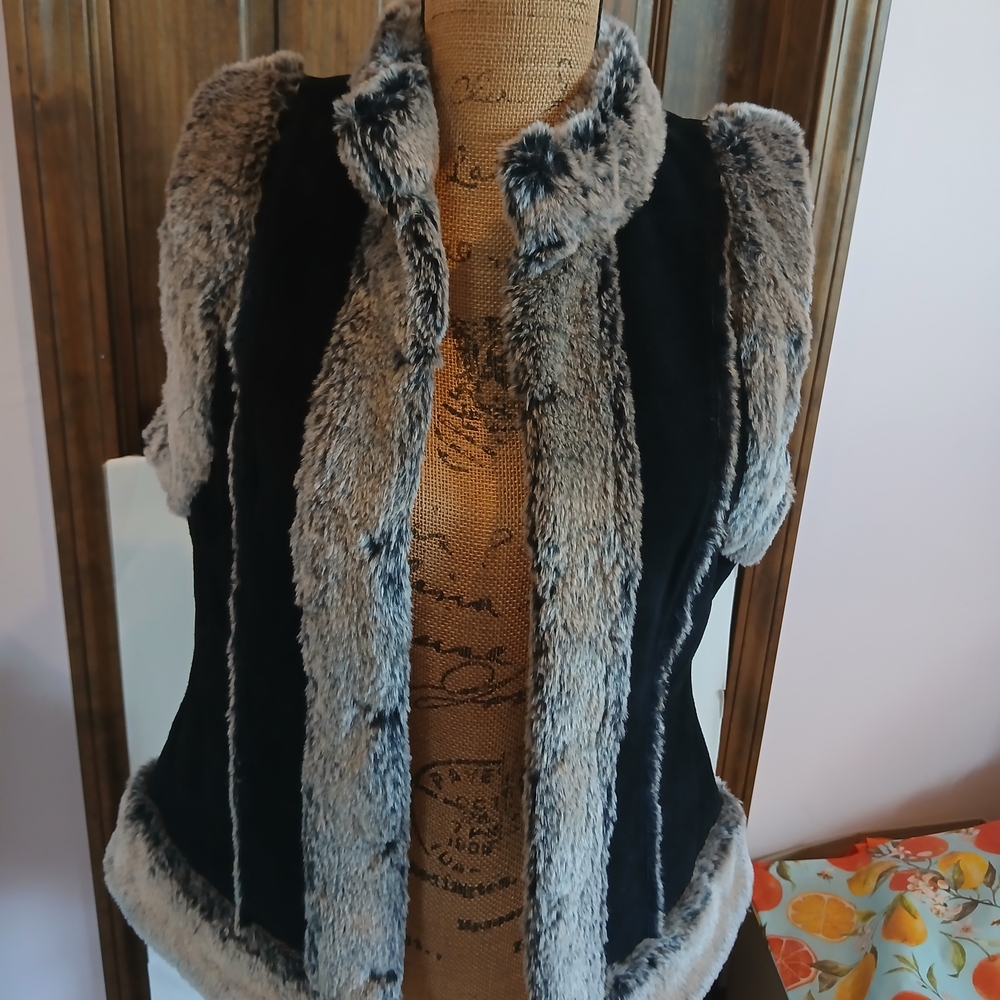Live A Little Ladies Size L Faux Fur Vest - Black and White